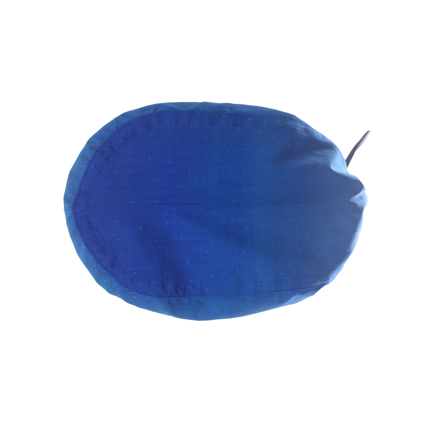 Cuffietta chirurgica blu con lo skyline di New York che si staglia su uno sfondo azzurro