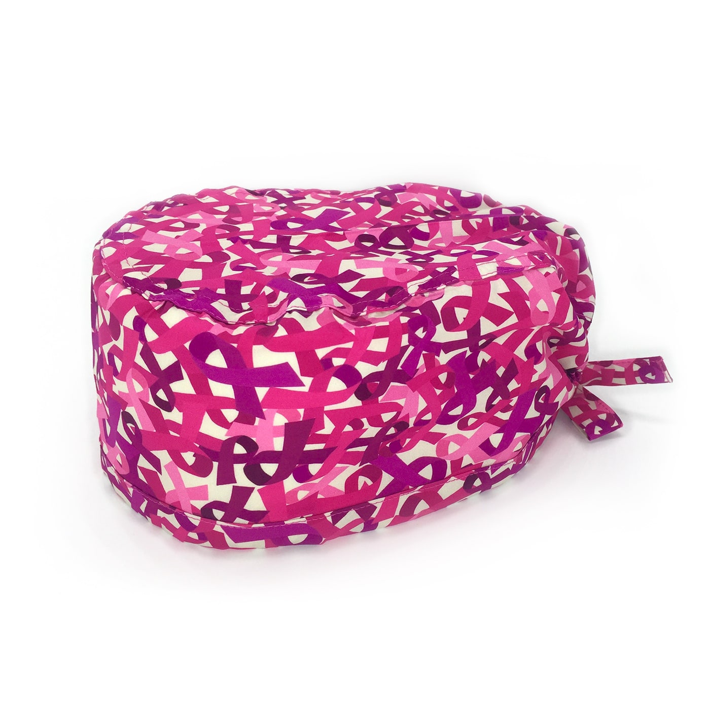 Il Nastro Rosa o Pink Ribbon famoso simbolo della prevenzione contro il cancro al seno rappresentato in una cuffietta su fondo bianco riempita di nastrini dalle varie sfumature di rosa.