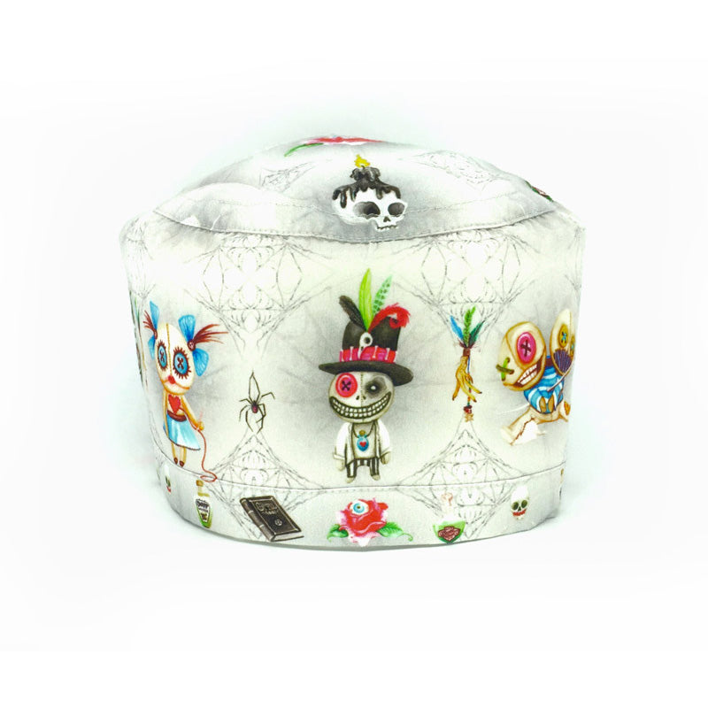 Suggestiva cuffietta in tema Halloween con le bamboline Voodoo Dolls, ragnatele, ragni e molti altri oggetti relativi alla festività di Halloween, sfondo bianco