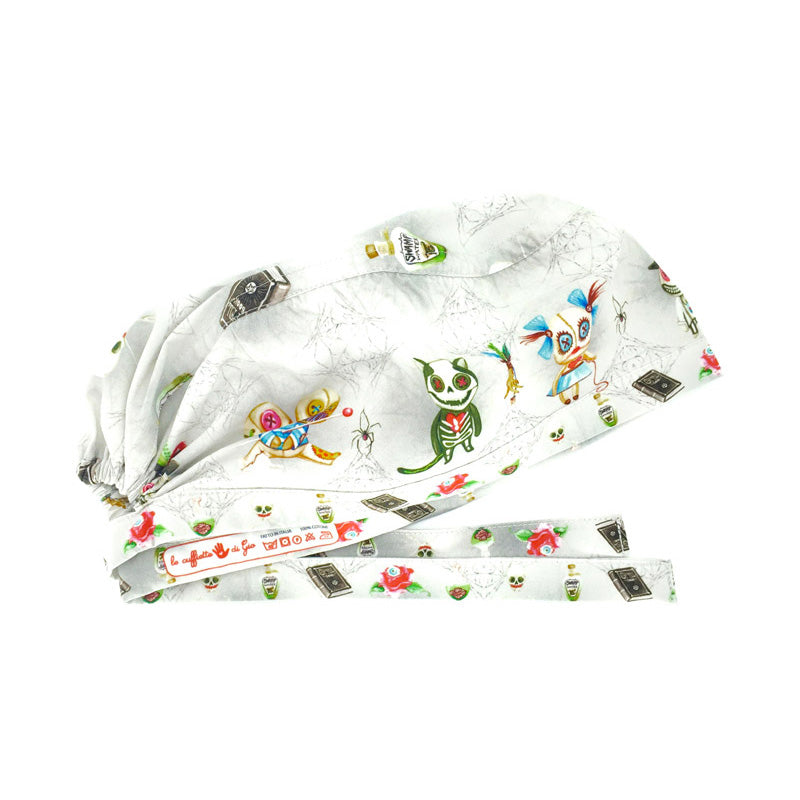 Suggestiva cuffietta in tema Halloween con le bamboline Voodoo Dolls, ragnatele, ragni e molti altri oggetti relativi alla festività di Halloween, sfondo bianco