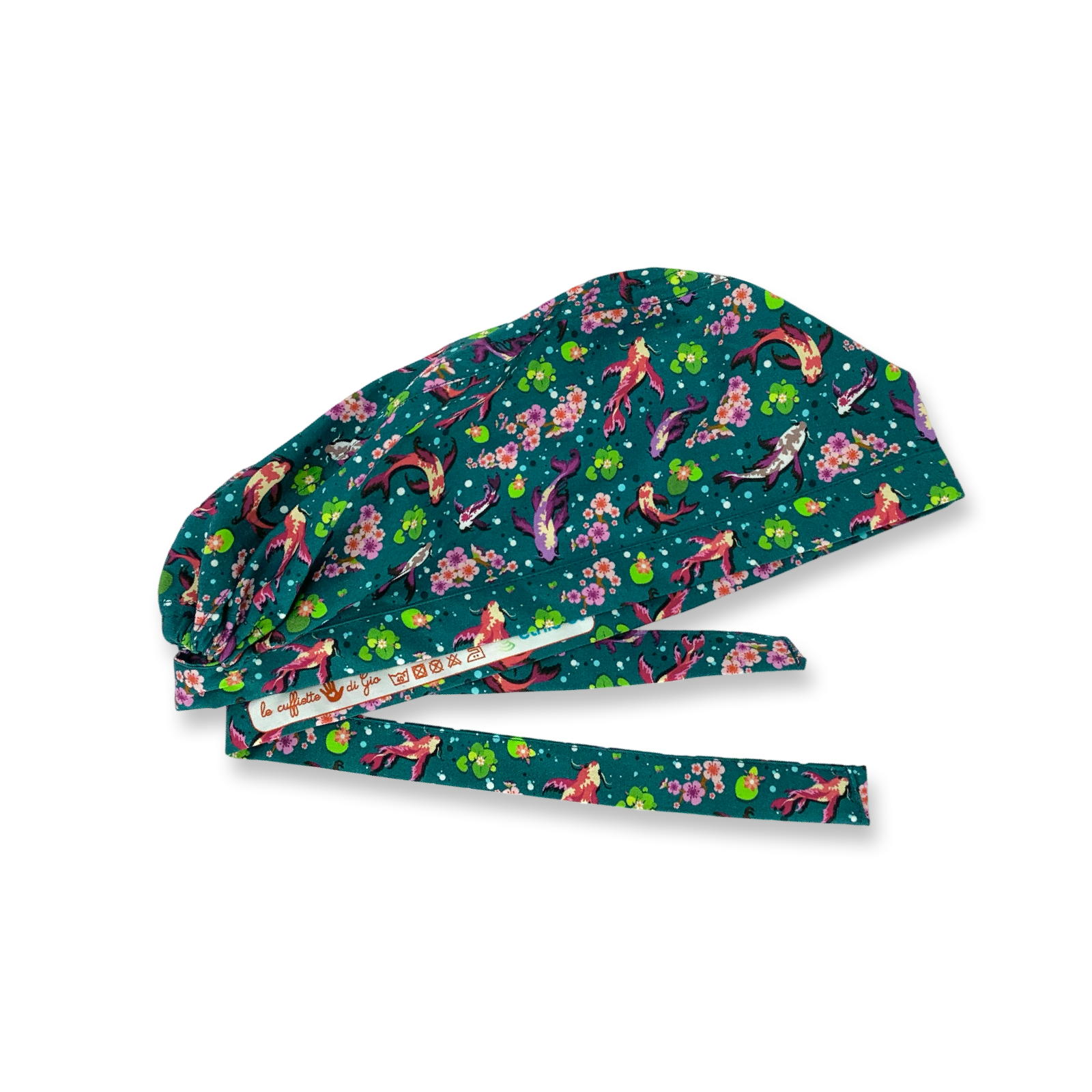 Un design di ispirazione giapponese, elegantissimo grazie a un mix vincente di colori: lo sfondo blu avio, le carpe viola e magenta, le foglie dei fiori di loto verde acido, i fiori Sakura in diverse tonalità di rosa.&nbsp;