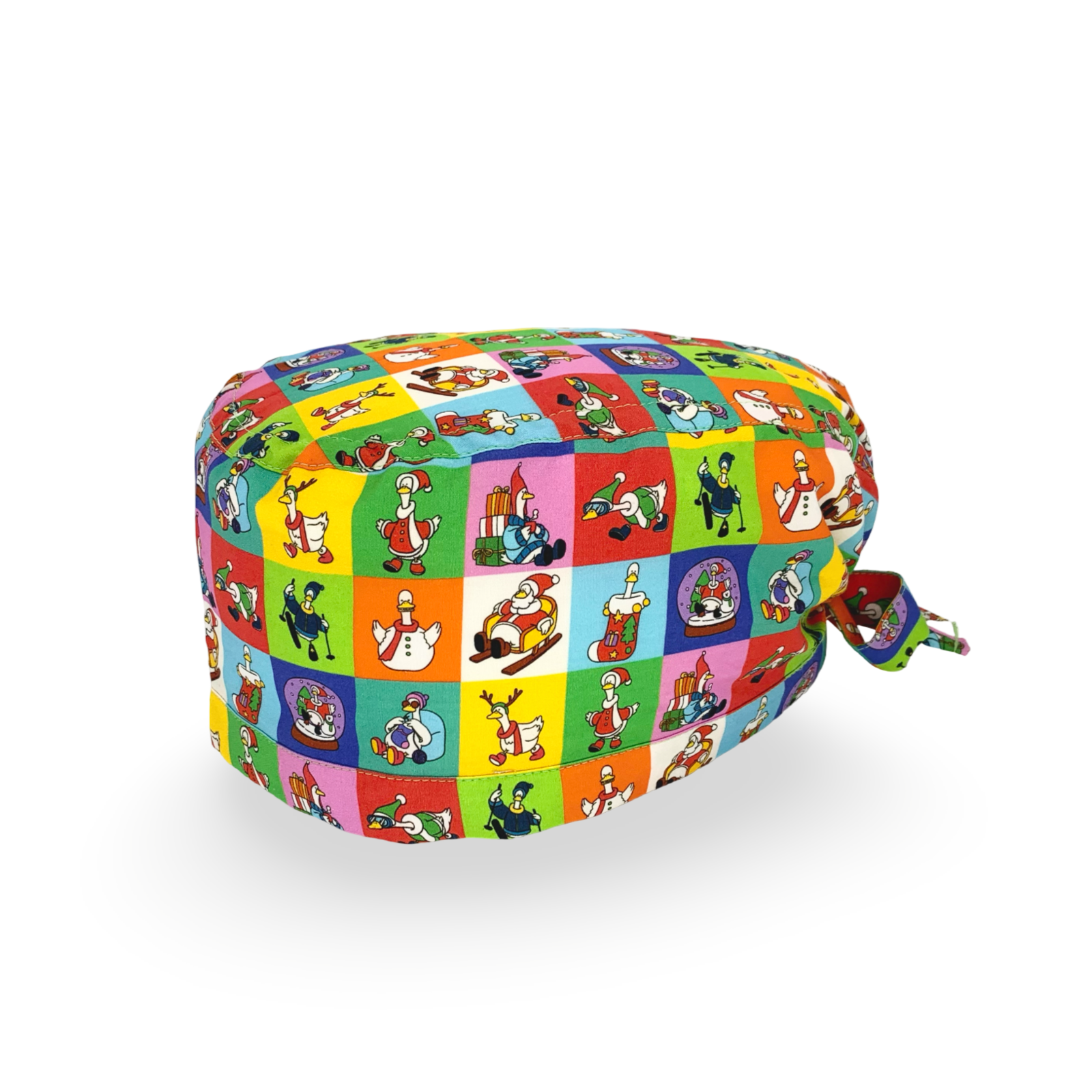 Un'oca esilarante si staglia sfondi coloratissimi ritratta in atteggiamenti tipici del periodo natalizio: sugli sci, travestita da renna, protagonista di una snow ball... per un Natale spiritoso e non convenzionale.