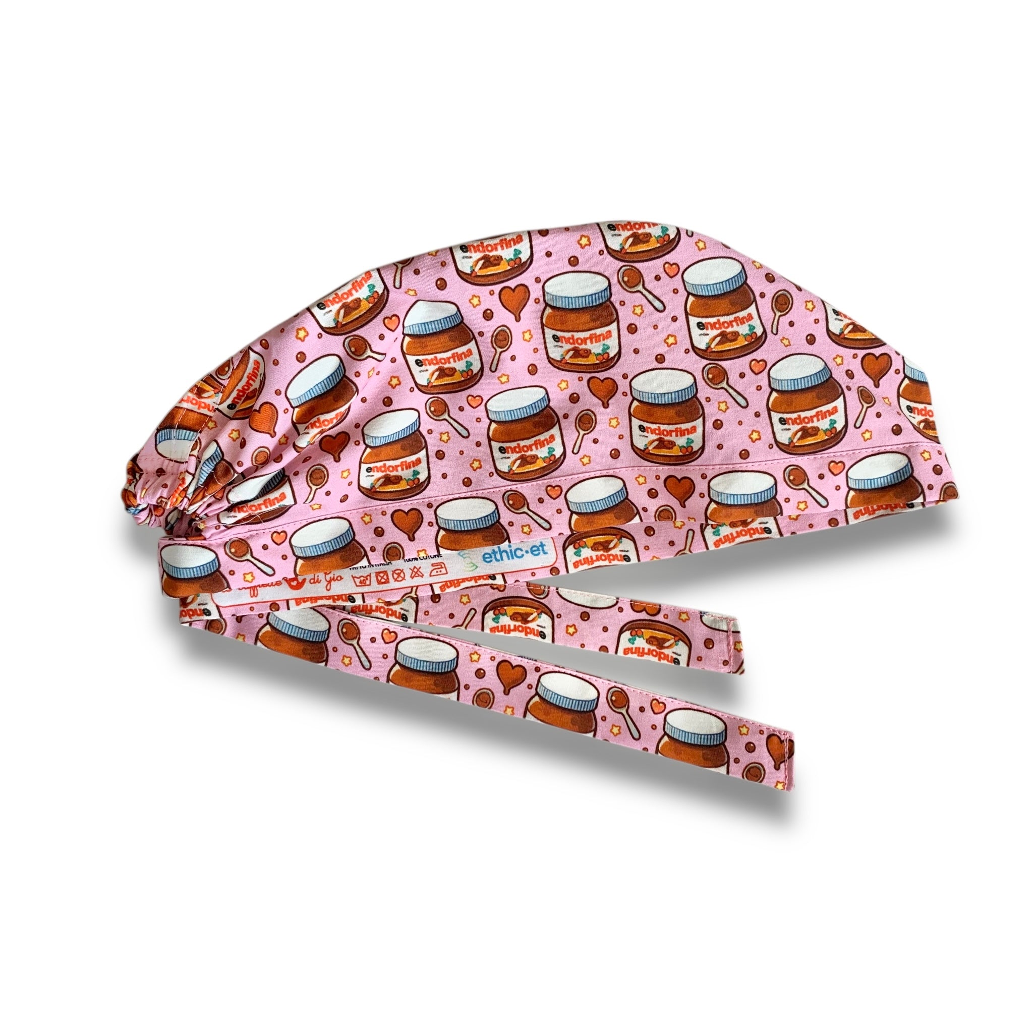 Cuffia chirurgica con barattoli di cioccolato spalmabile su sfondo rosa e cuoricini di cioccolato, e stelline