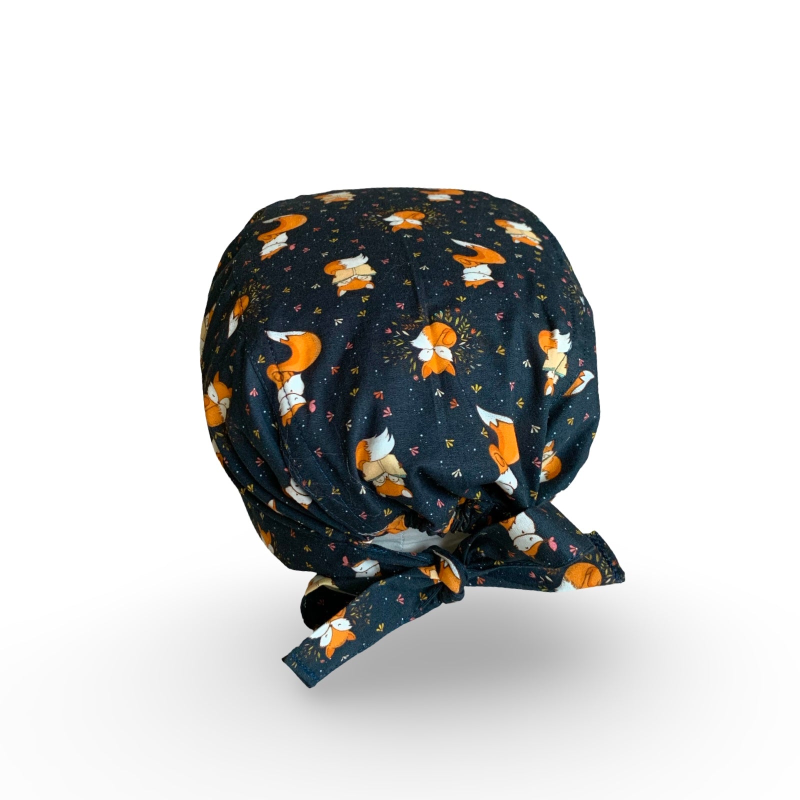 Delicatissime piccole volpi con fiorellini e foglie in nuance su sfondo blu scuro per un contrasto raffinato, un tocco di classe assicurato!