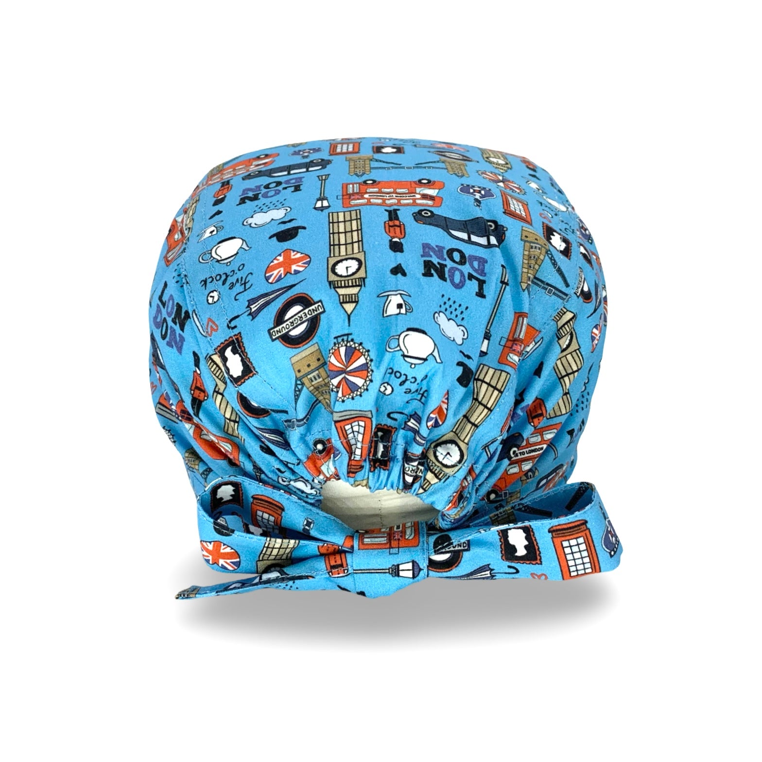 Una cuffietta chirurgica a sfondo azzurro con gli oggetti più iconici e rappresentativi di Londra, dalla tazza di tè al Big Ben.